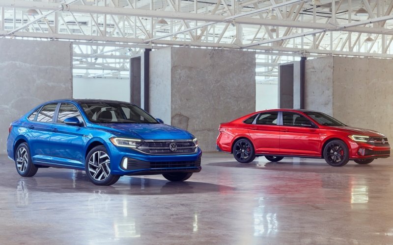 
            Volkswagen модернизировал седан Jetta и добавил ему новый мотор
        