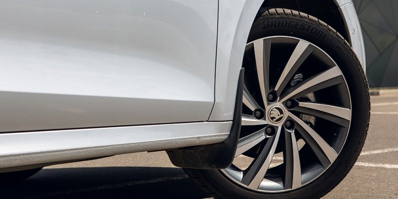 
            Лига чемпионов: сравнительный тест Camry, Kia K5 и Octavia
        