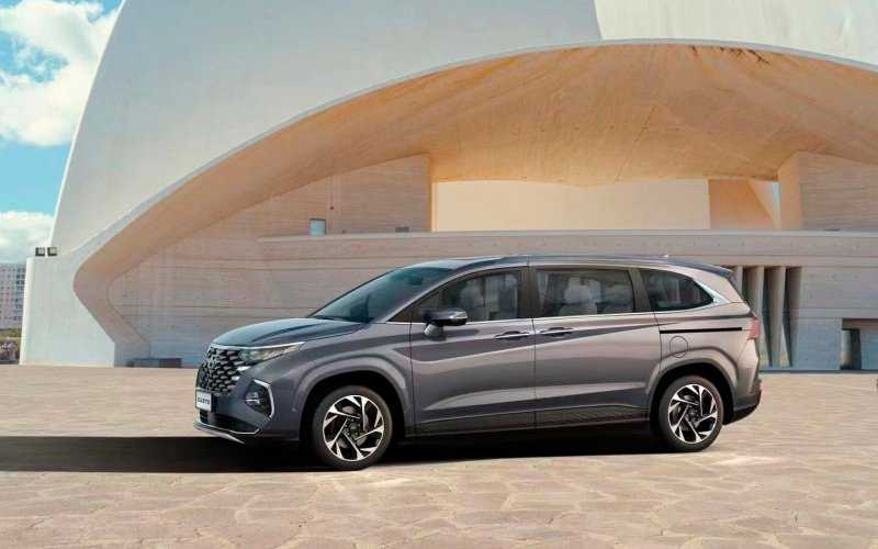 
            Секретная BMW ГИБДД, падение авторынка и другое. Автоновости дня
        