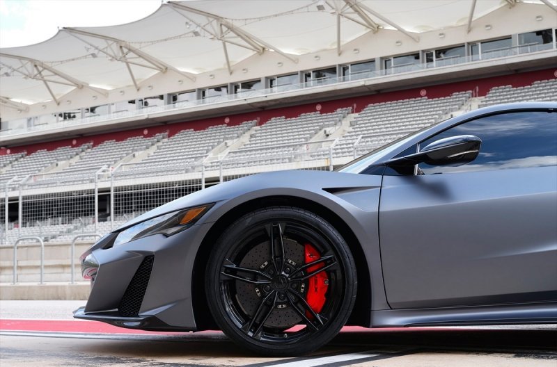 
            Быстрейшая версия суперкара Acura NSX получила 608-сильный мотор
        