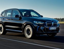 BMW представила обновленный кроссовер iX3