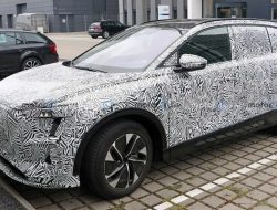 Audi готовит новый электрокроссовер: первые фотографии