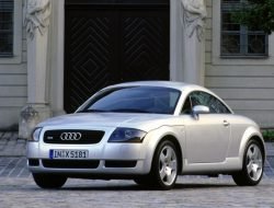 Audi отзывает в России 25-летние автомобили с взрывоопасными подушками