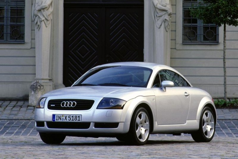 Audi отзывает в России 25-летние автомобили с взрывоопасными подушками
