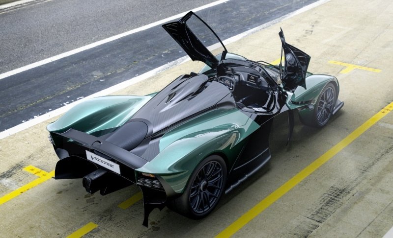 
            Aston Martin выпустил 1150-сильный гиперкар без крыши
        
