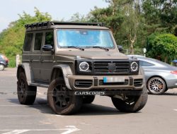 Mercedes вывел на испытания экстремальный G-Class в военном стиле