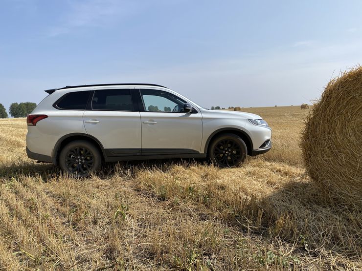 Боец «замкадья»: тест-драйв нового Mitsubishi Outlander 2021