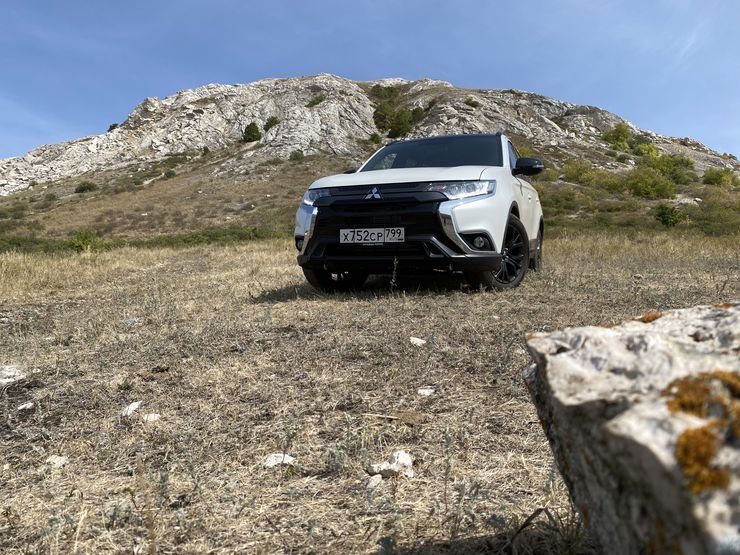 Боец «замкадья»: тест-драйв нового Mitsubishi Outlander 2021