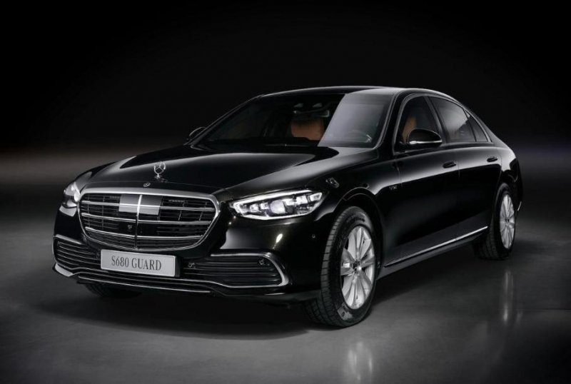 Быстрейший McLaren без крыши, минивэн Porsche и бронированный Mercedes-Benz S-Class: главное за неделю