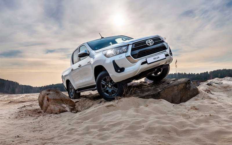 
            Toyota назвала российские цены на новую версию Hilux с бензиновым мотором
        