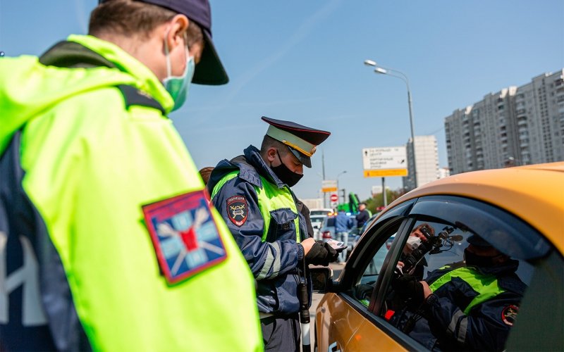 
            ГИБДД объяснила, в каких случаях можно снимать инспекторов на камеру
        