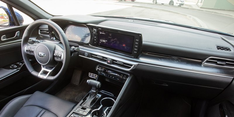 
            Лига чемпионов: сравнительный тест Camry, Kia K5 и Octavia
        