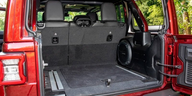 
            Детство в раме. Тест-драйв Jeep Wrangler Rubicon
        