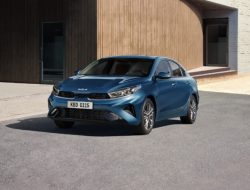 Kia назвала дату старта продаж обновленного Cerato в России