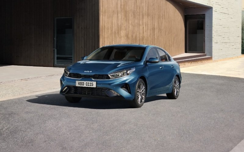 
            Kia назвала дату старта продаж обновленного Cerato в России
        