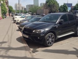 Власти рассказали о нелегальных парковках в Москве