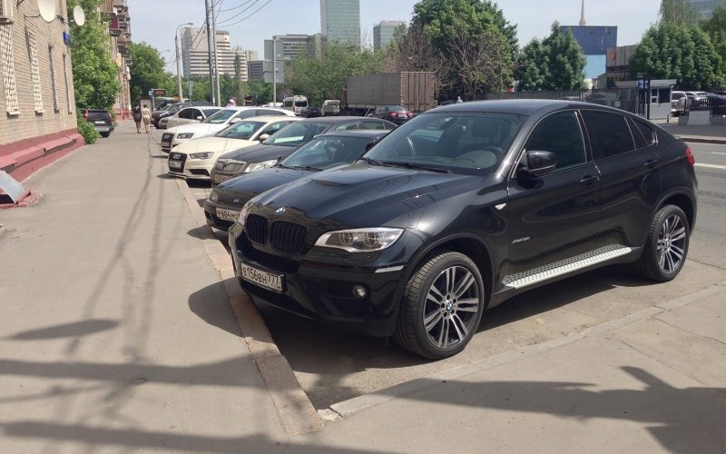 
            Власти рассказали о нелегальных парковках в Москве
        