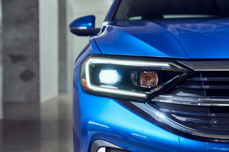 
            Volkswagen модернизировал седан Jetta и добавил ему новый мотор
        