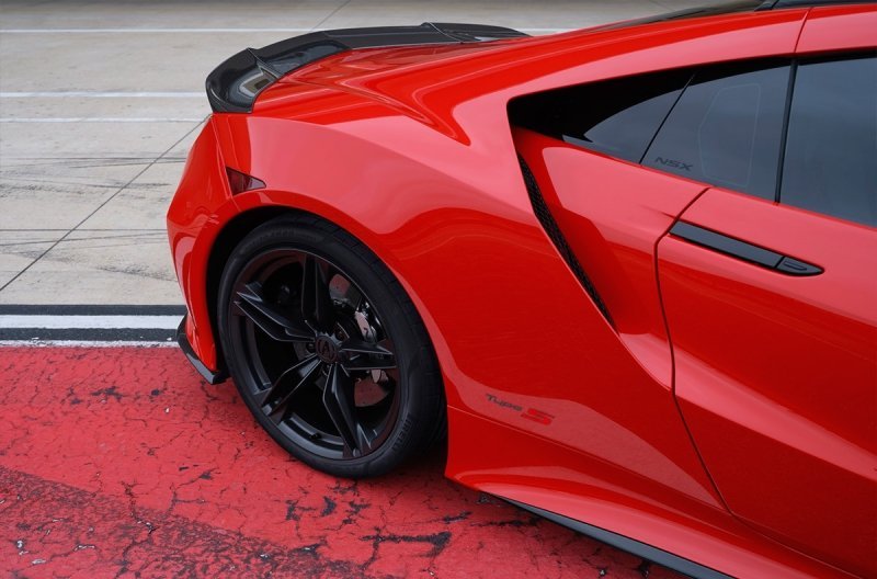 
            Быстрейшая версия суперкара Acura NSX получила 608-сильный мотор
        