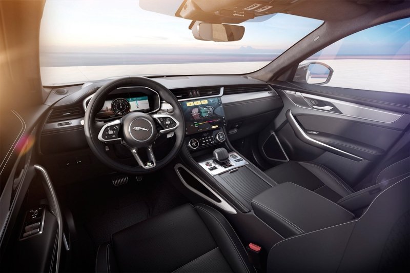 
            Jaguar модернизировал кроссовер F-Pace и добавил ему новую версию
        