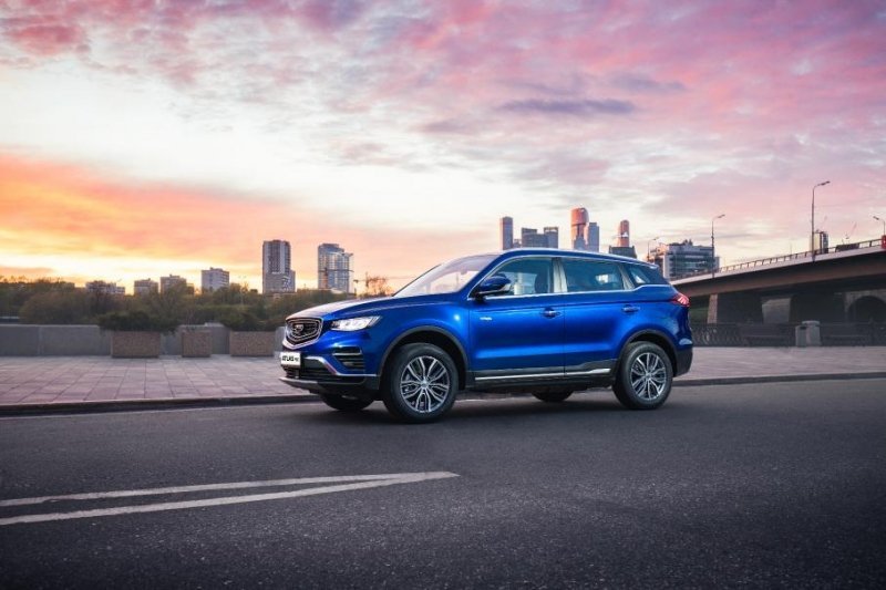 Geely Atlas Pro начали отгружать российским дилерам
