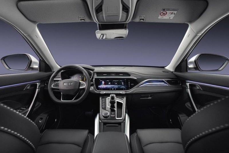 Geely Atlas Pro обзавелся новой версией в России и подешевел