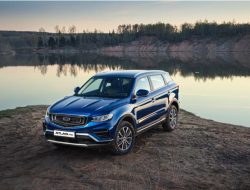 Geely Atlas Pro обзавелся новой версией в России и подешевел
