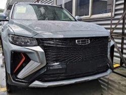 Geely Atlas Pro с решеткой радиатора в стиле Lexus сфотографировали на дороге