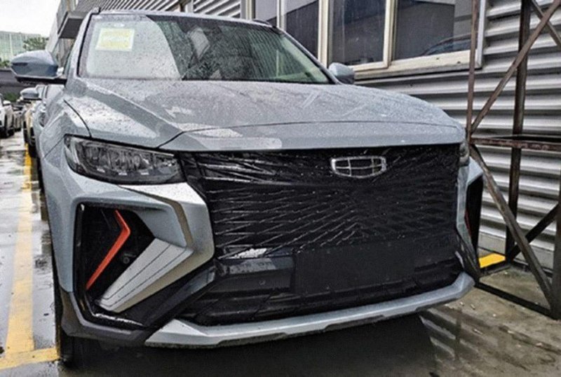 Geely Atlas Pro с решеткой радиатора в стиле Lexus сфотографировали на дороге
