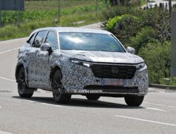 Honda CR-V нового поколения сфотографировали во время испытаний