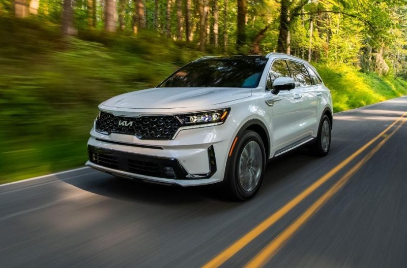 Kia объяснила, почему не привезет гибридный Sorento в Россию