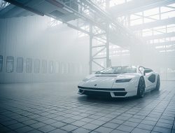 Lamborghini представила культовую модель Countach в новом амплуа