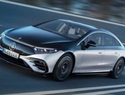 Mercedes-Benz будет предупреждать водителей о ямах на дороге