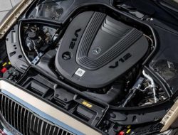 Mercedes-Benz вдвое сократит линейку двигателей внутреннего сгорания
