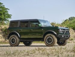 Новый Ford Bronco начнут красить в цвет внедорожников первого поколения