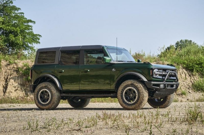 Новый Ford Bronco начнут красить в цвет внедорожников первого поколения