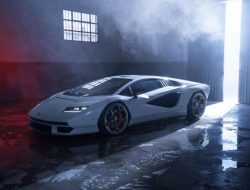 Новый Lamborghini Countach уже выставили на продажу