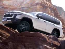 Новый Toyota Land Cruiser 300 станет дизельным гибридом