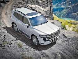 Очередь за некоторыми версиями Toyota Land Cruiser 300 растянулась на четыре года