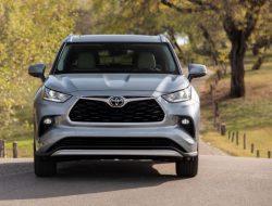 Озвучены сроки появления большого Toyota Highlander с приставкой Grand