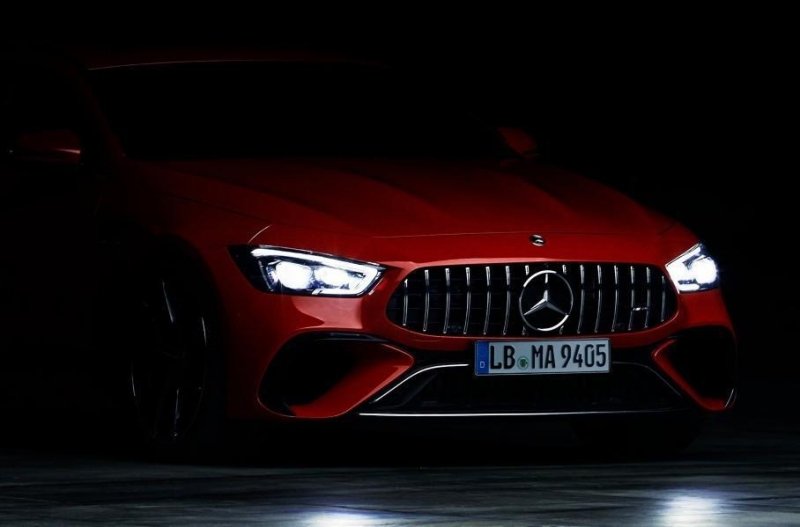 Полицейский «Крым», обновлённый Porsche Taycan и гибрид Mercedes-AMG GT 73: главное за неделю