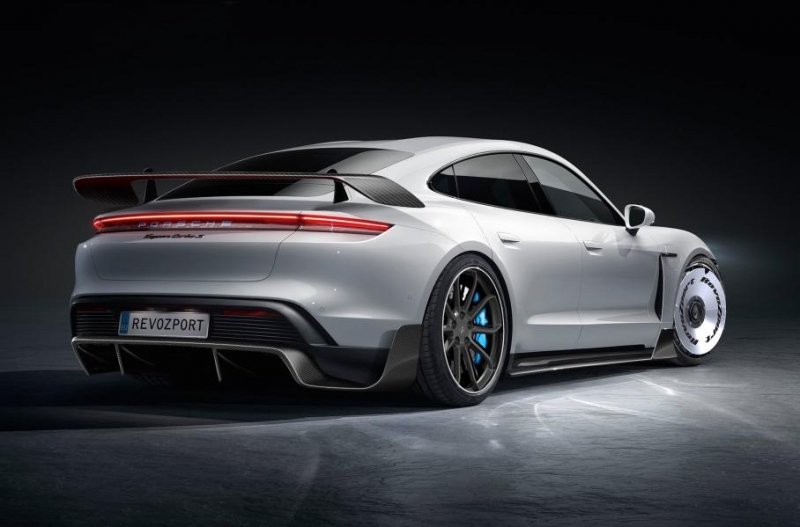 Porsche Taycan получил «злой» обвес в стиле GT3 RS