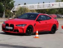 Посмотрите, как BMW M4 заносит во время «лосиного теста»