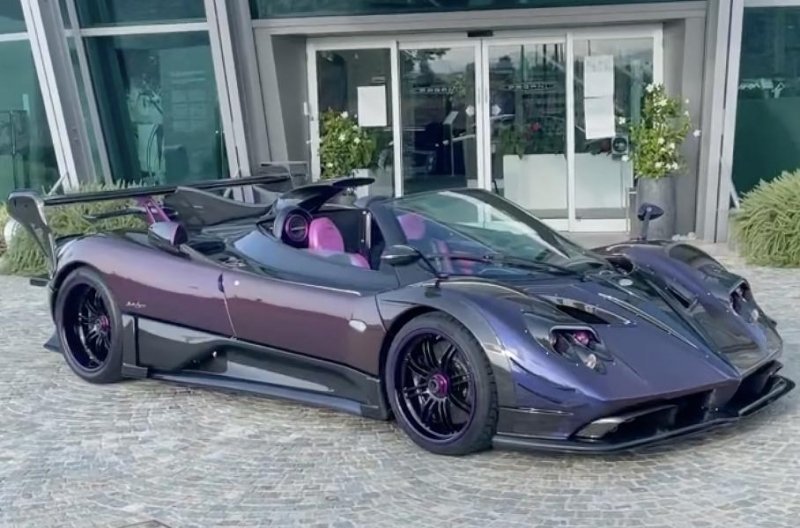Посмотрите на уникальную Pagani Zonda. Она похожа сразу на несколько других суперкаров