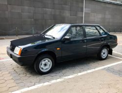 Посмотрите на ВАЗ-21099 с минимальным пробегом, который оценили почти в миллион рублей