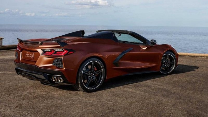 Президент США снова похвастался электрическим Chevrolet Corvette