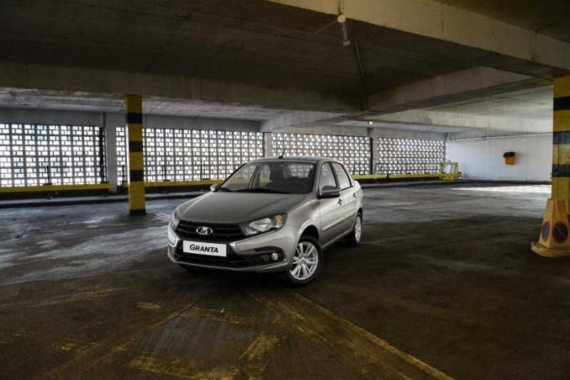 Продажи новых автомобилей в России пошли на спад