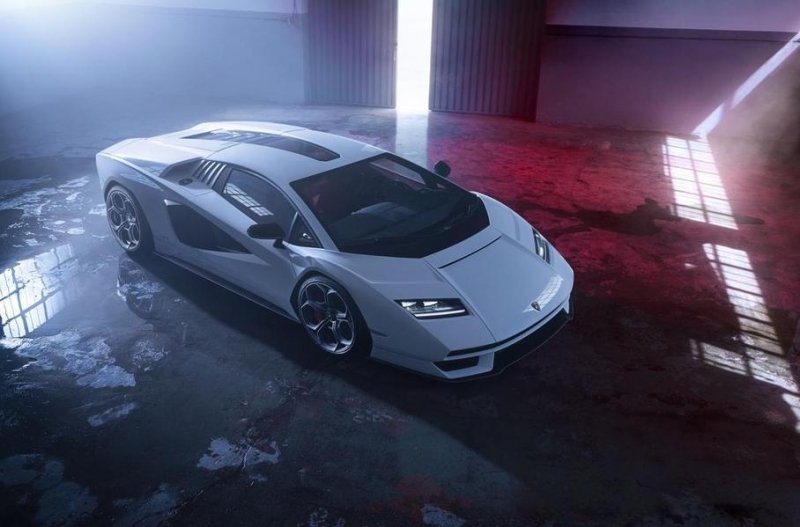 Реинкарнация Lamborghini Countach, раздвижной родстер Audi и обновлённый BMW iX3: главное за неделю
