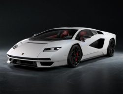 Реинкарнация Lamborghini Countach, раздвижной родстер Audi и обновлённый BMW iX3: главное за неделю