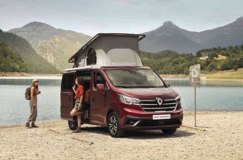 Renault Trafic превратили в комфортный кемпер